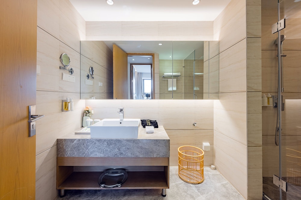 جناح بشرفة بغرفة نوم واحدة، Holiday Inn Hotel And Suites Suzhou Yangcheng Lake 2/2