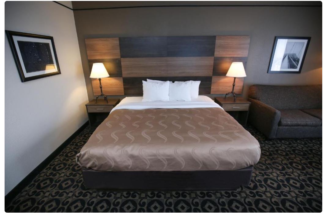 SUITE, KING BED, ACCESSIBLE