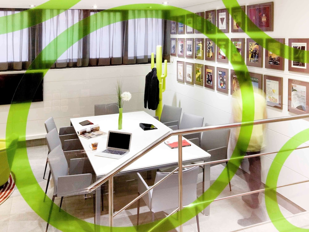 Ibis Styles Madrid Prado 40/50