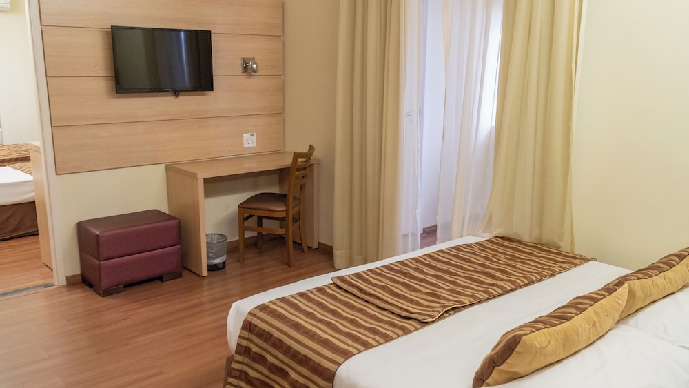 Faro Hotel 8/50