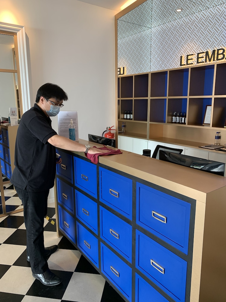 Le Embassy Hotel Georgetown 5/28