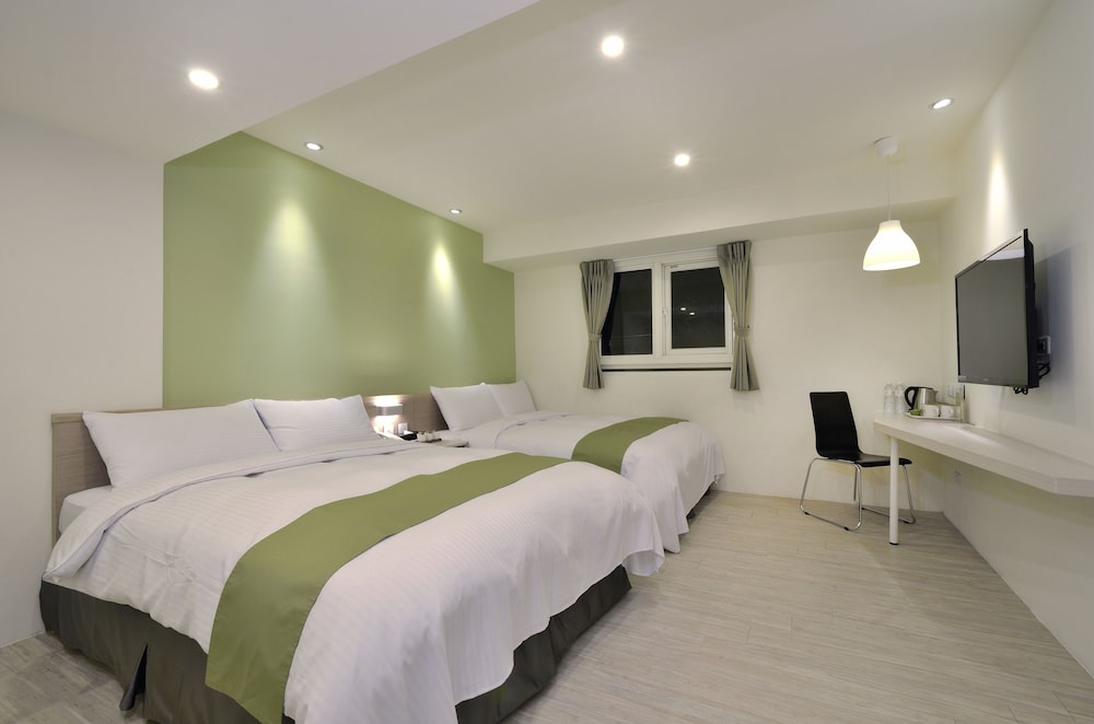 Green Hotel 13/63