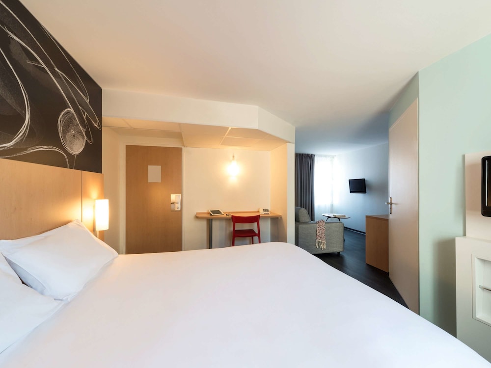 Ibis La Rochelle Centre Historique Hotel 12/56