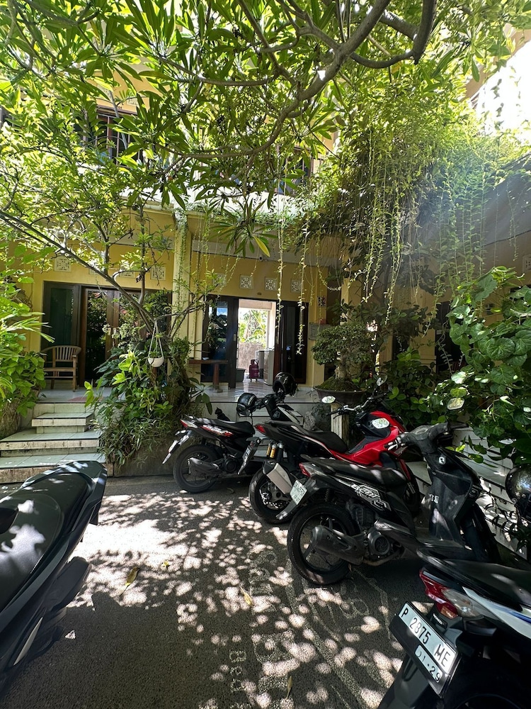Sari Buana Bed Breakfast 55/62