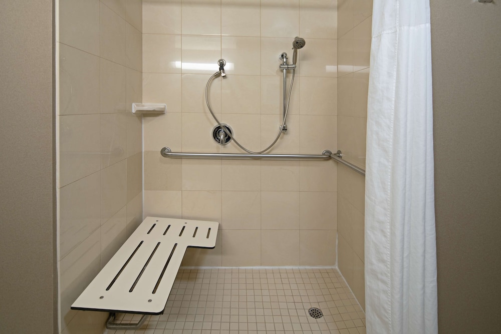 Hampton Inn Visalia 18/47