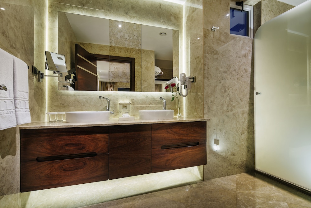 Bellis Deluxe Hotel 17/89