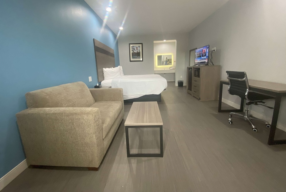Baymont by Wyndham Freeport Texas 34/50