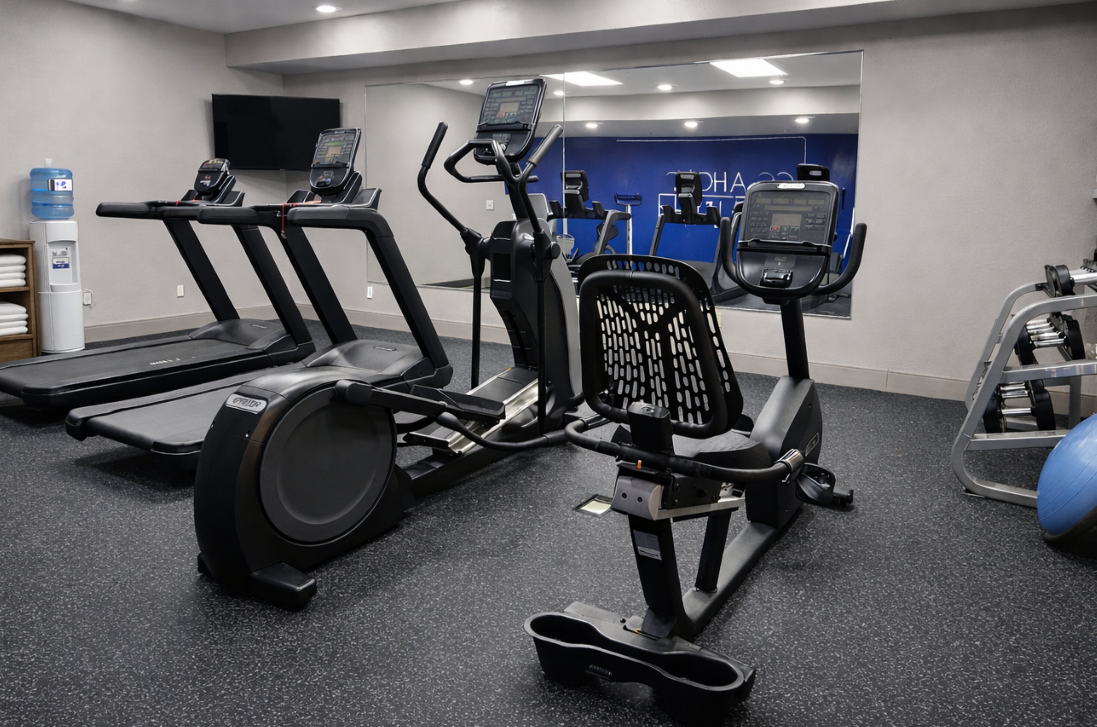 Holiday Inn Express & Suites Pierre-Fort Pierre 25/50
