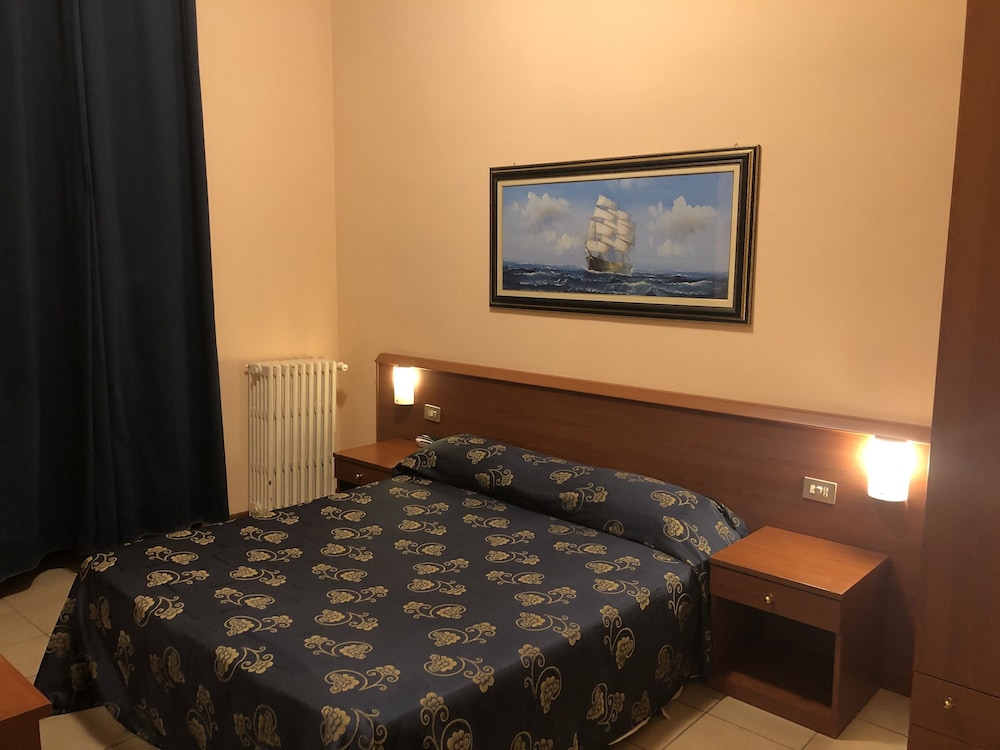 Hotel Paradiso 9/40