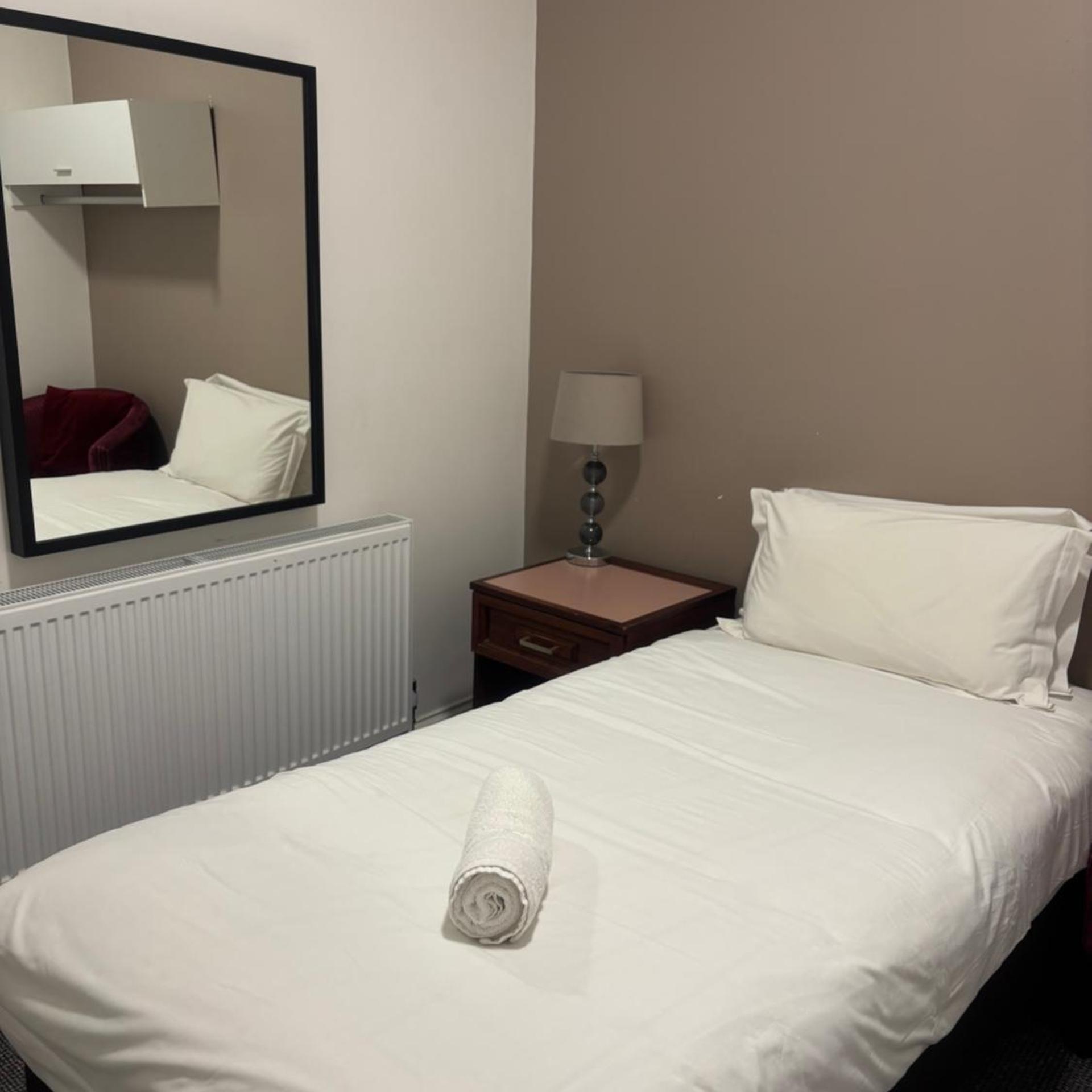 غرفة مفردة، The Midland Hotel & Bar 2/6