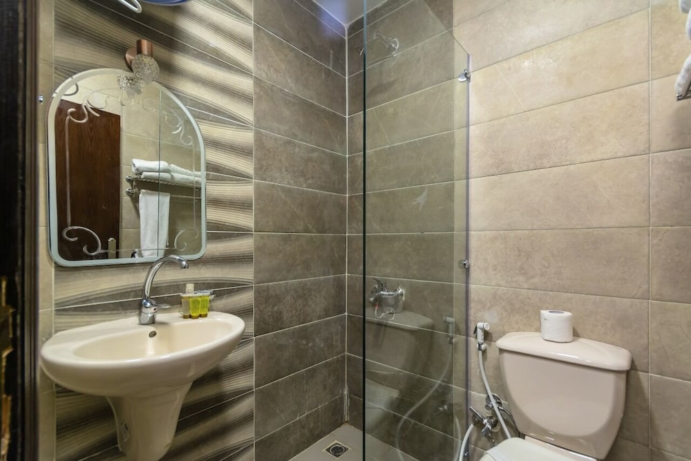 LUXURY, SUITE