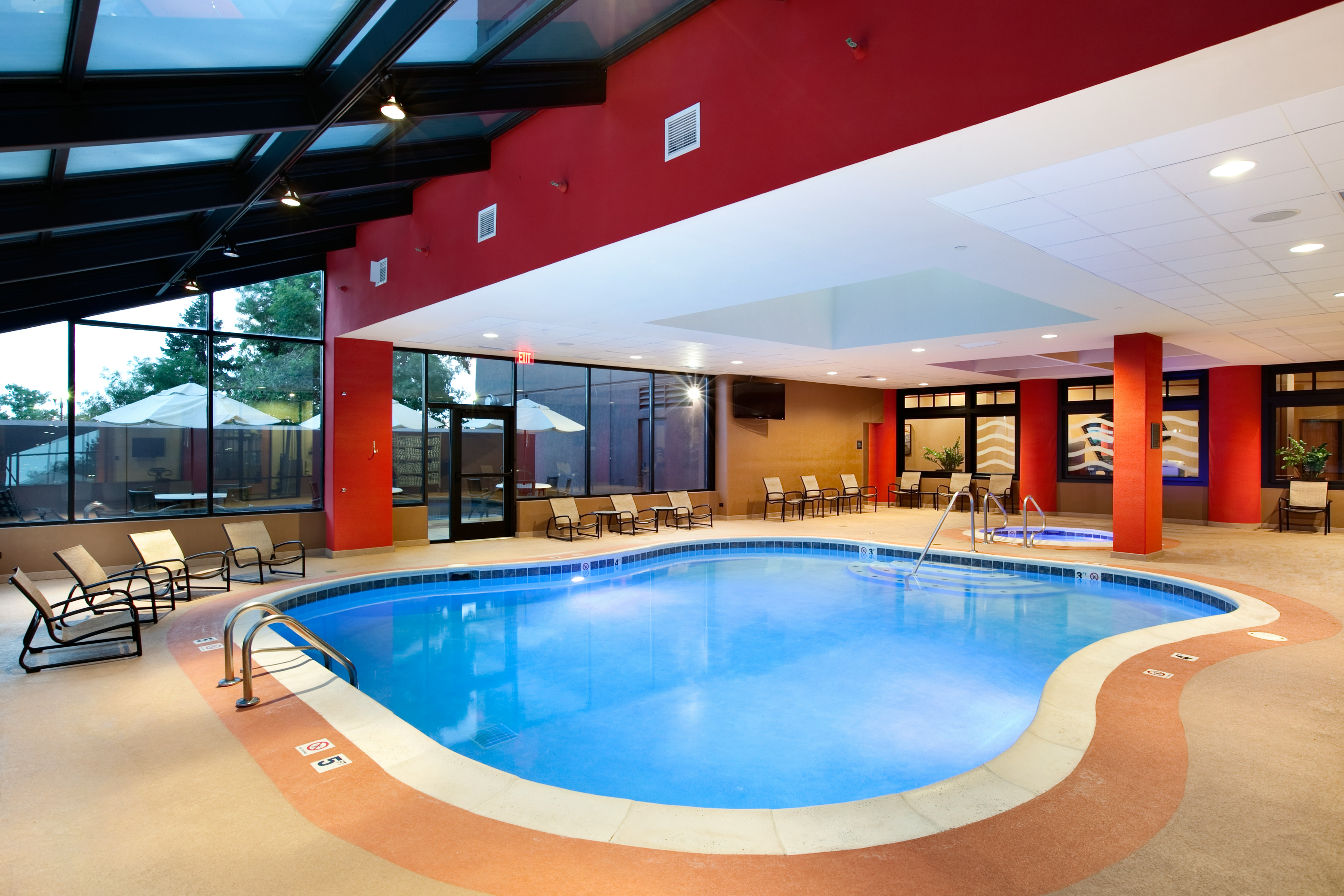 Hilton Chicago/Oak Brook Suites 8/56