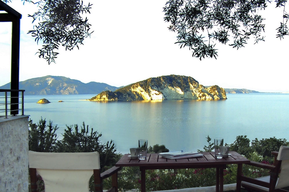 Exensian Villas & Suites 24/44