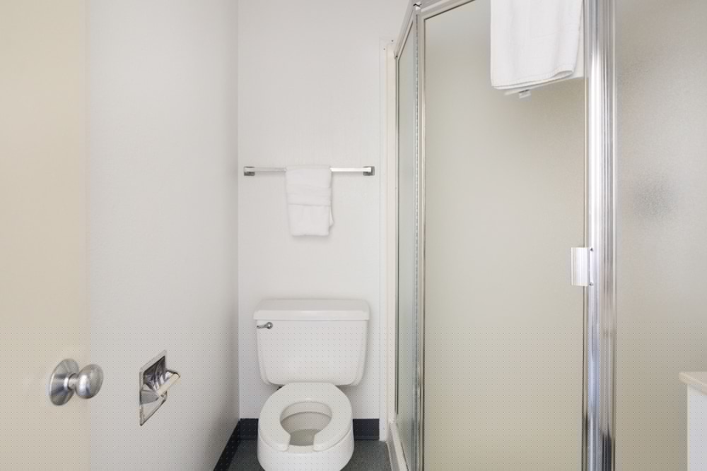 Days Inn by Wyndham New Philadelphia 19/36