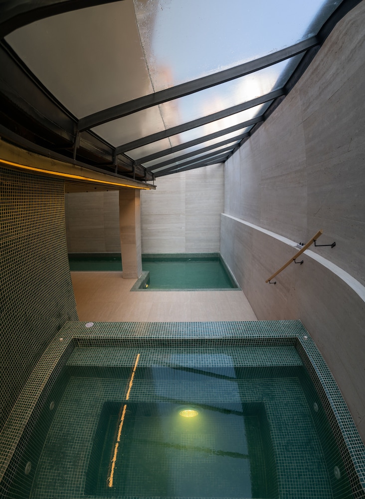 Met Hotel 23/50