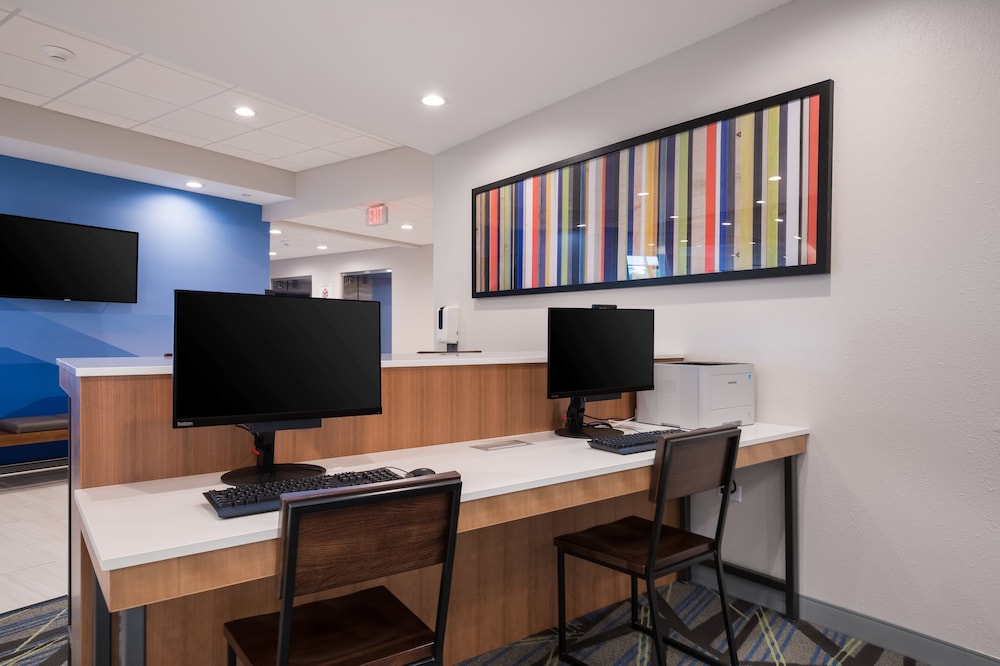 Holiday Inn Express And Suites Hoffman Estates 40/48