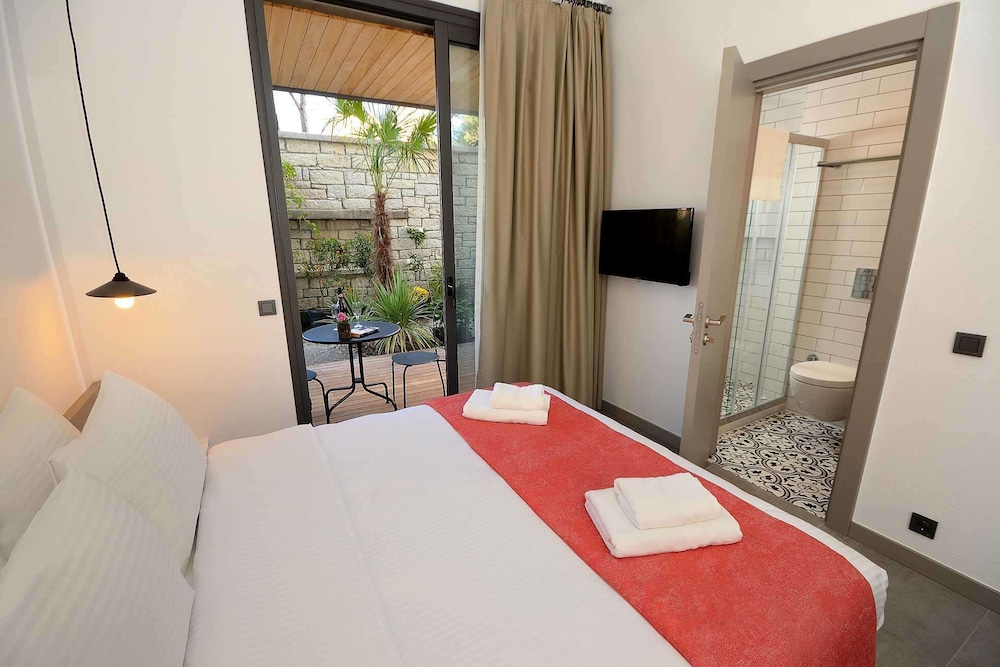 Yerli Otel Alacati 17/37