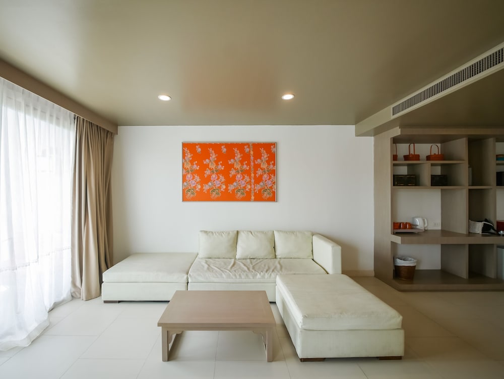 Junior Suite Pool View