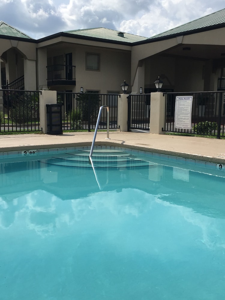 Days Inn by Wyndham Foley 2/33
