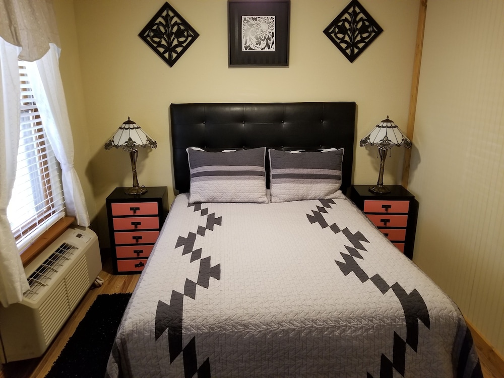 All Seasons Inn Eureka Springs 40/50