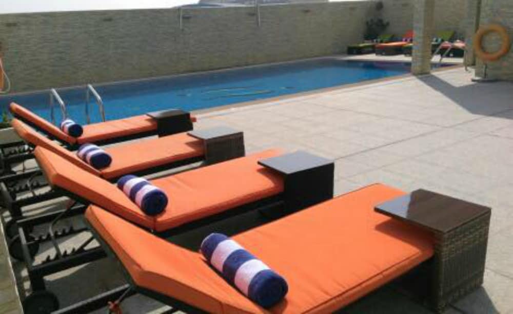 Strato Hotel By Warwick 20/28