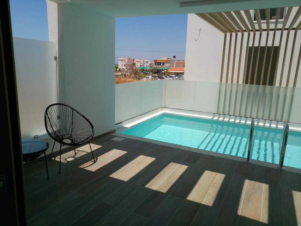 Meropi Hotel and Apartments 44/69
