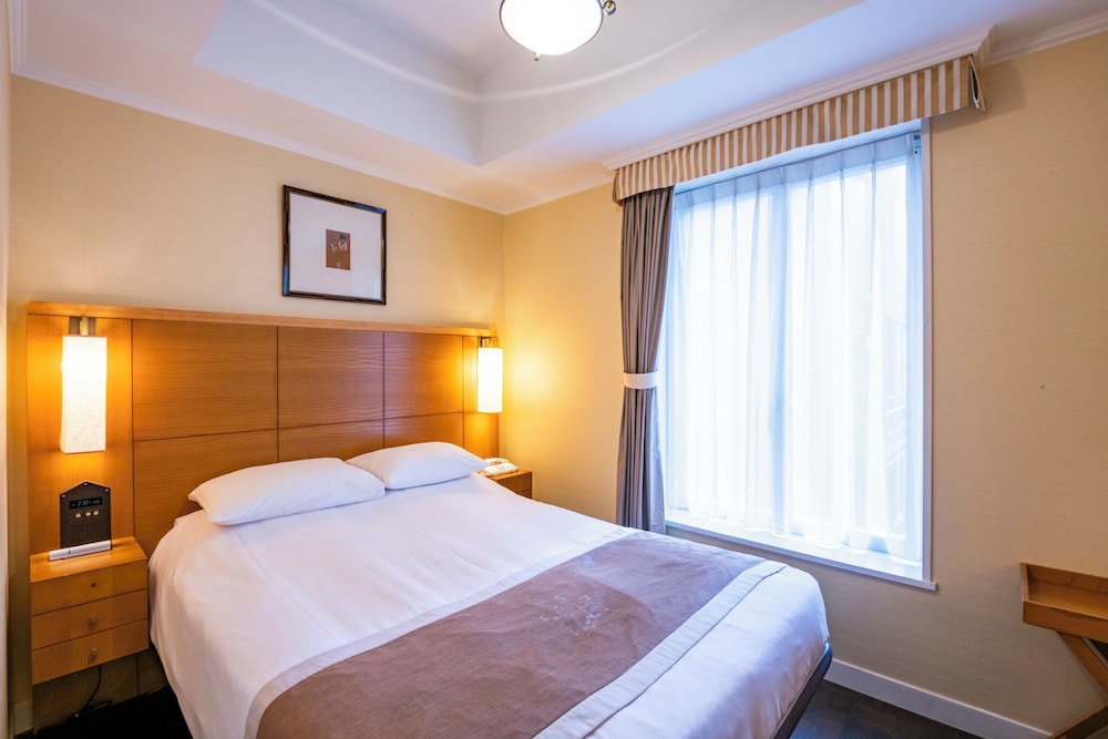 MODERATE, DOUBLE BED