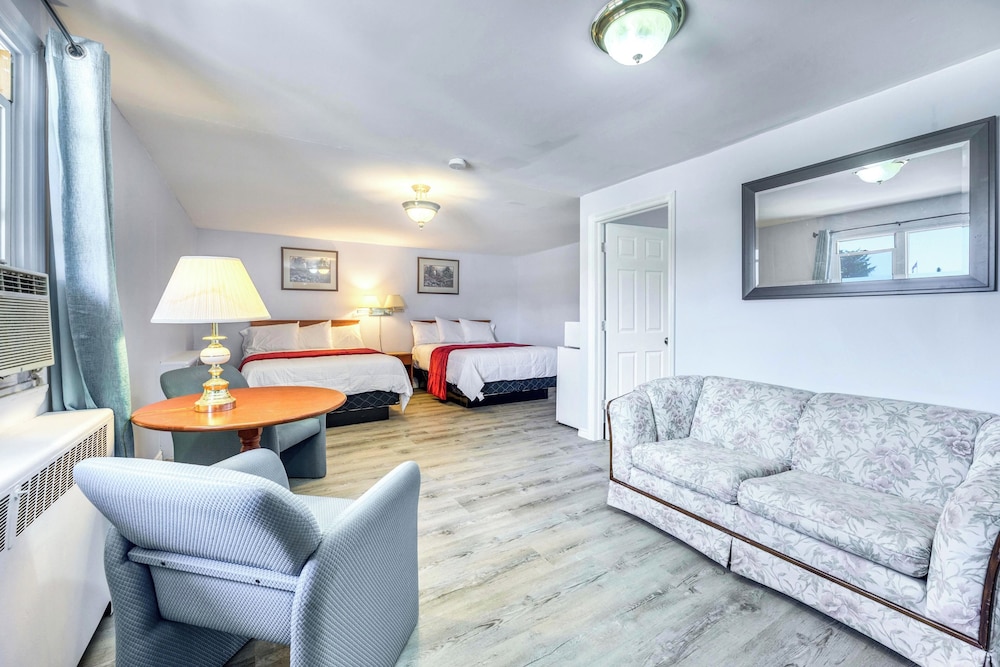 The Gables inn 34/64