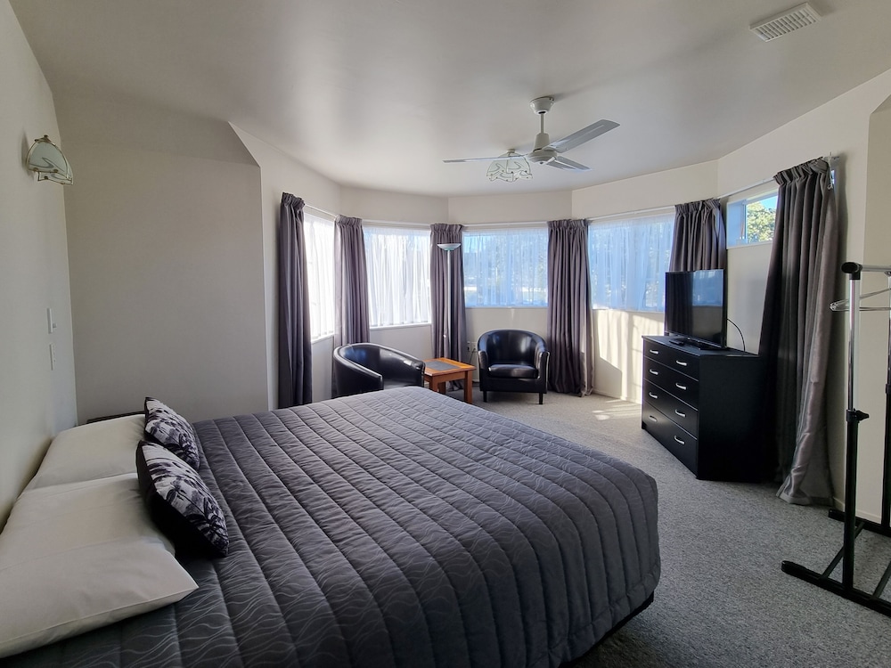 Gables Motor Lodge 13/50