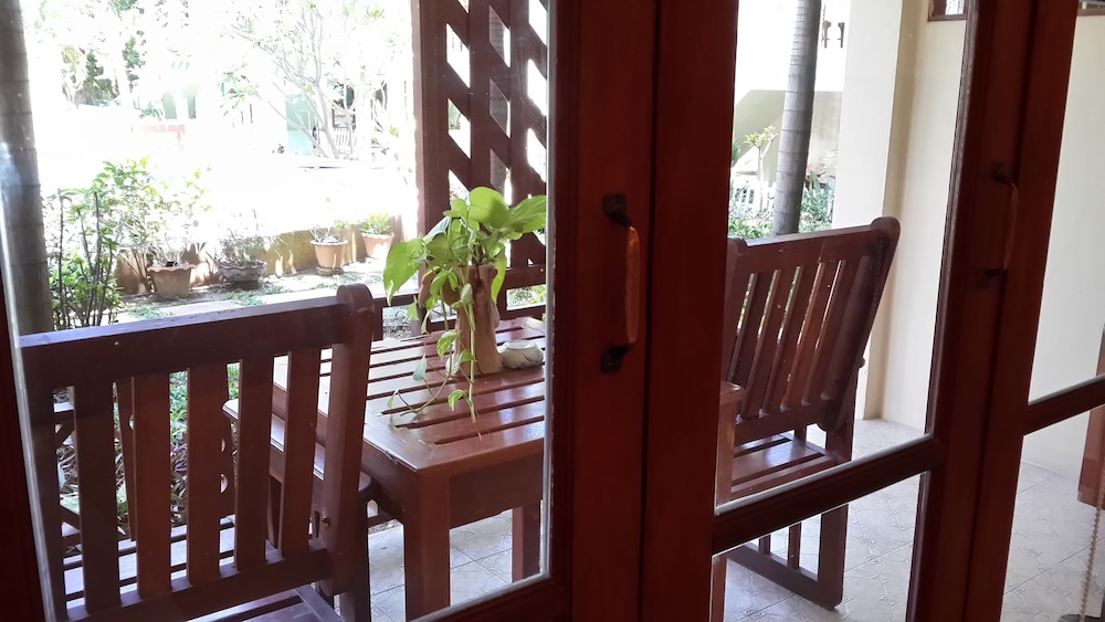 Rattana Guesthouse Bungalow 6/50