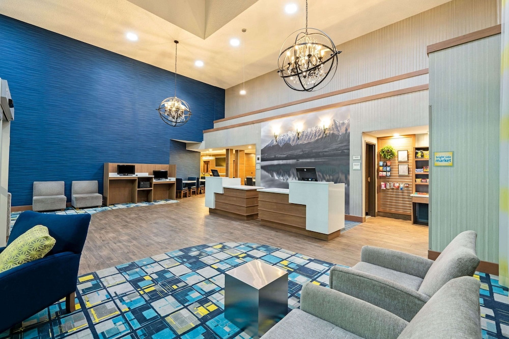 La Quinta Inn & Suites by Wyndham Logan 8/42