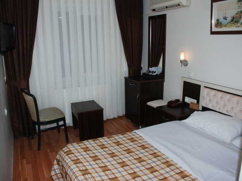 Room at Grand Mark Hotel, ISTANBUL