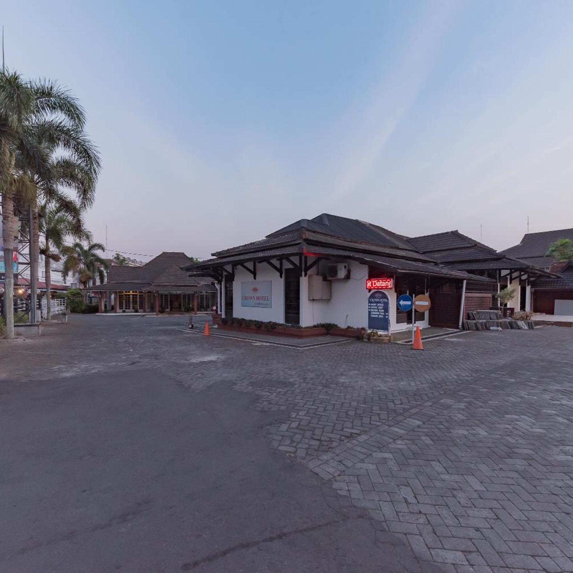 Crown Hotel Tasikmalaya 42/54
