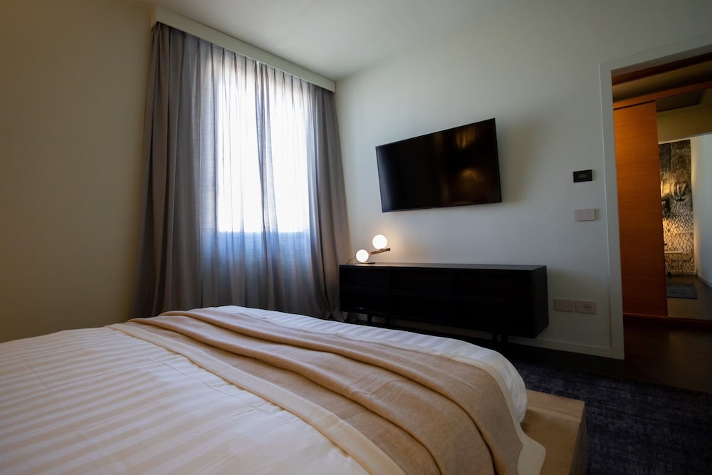 SUITE, DOUBLE BED, SOFA