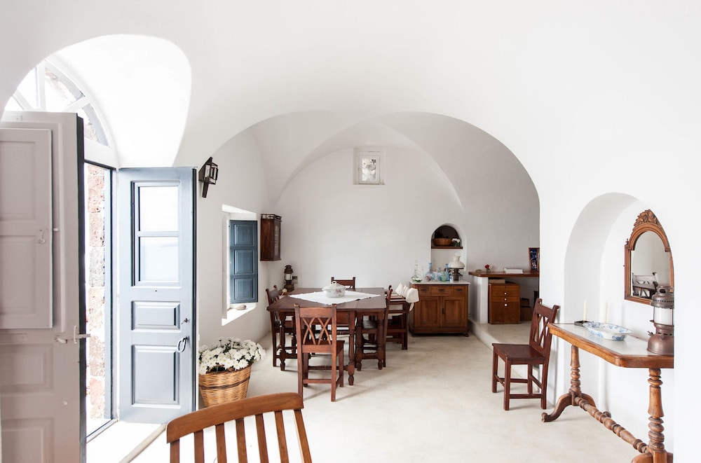 Perivolas Traditional Houses 51/69