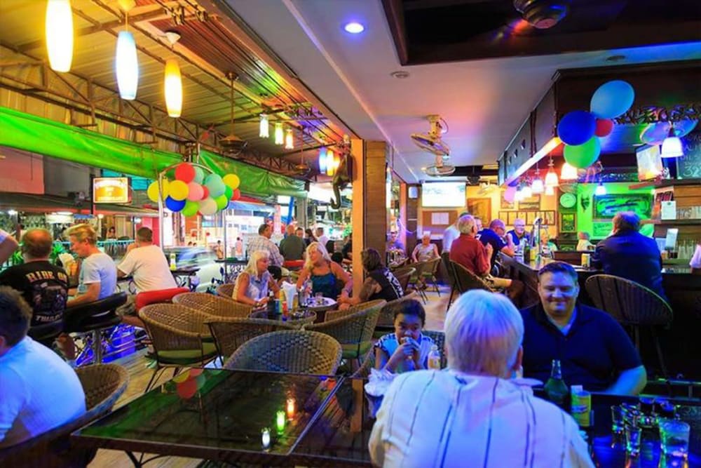 Harrys Hotel Bar & Restaurant 37/45