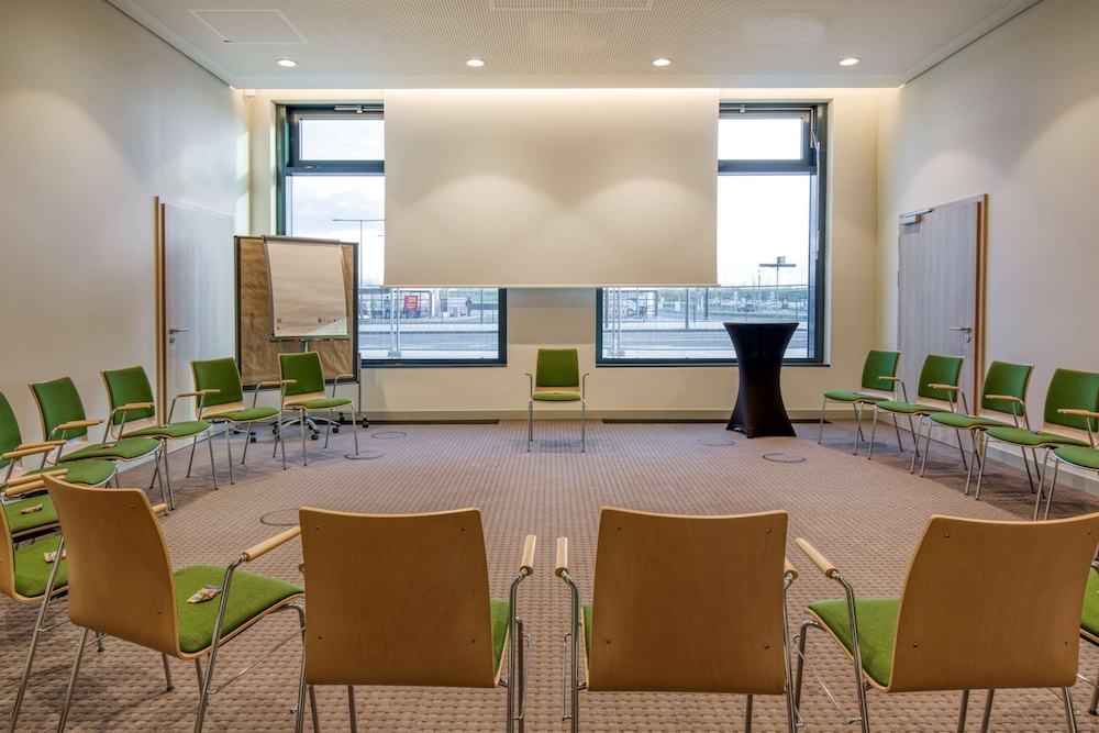 IntercityHotel Berlin Airport BER Terminal 1+2 40/50