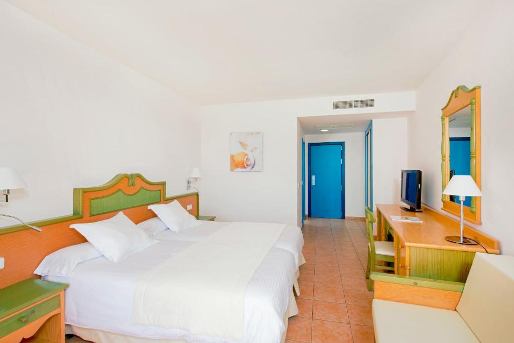 Room, Triple, Lateral Side Sea View