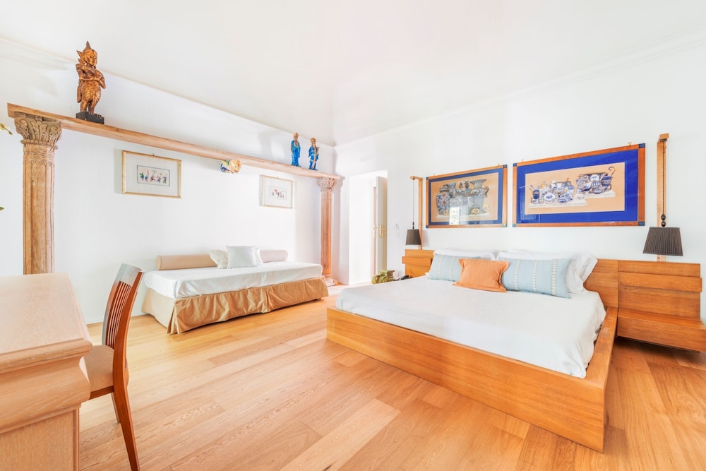 ROOM, TRIPLE