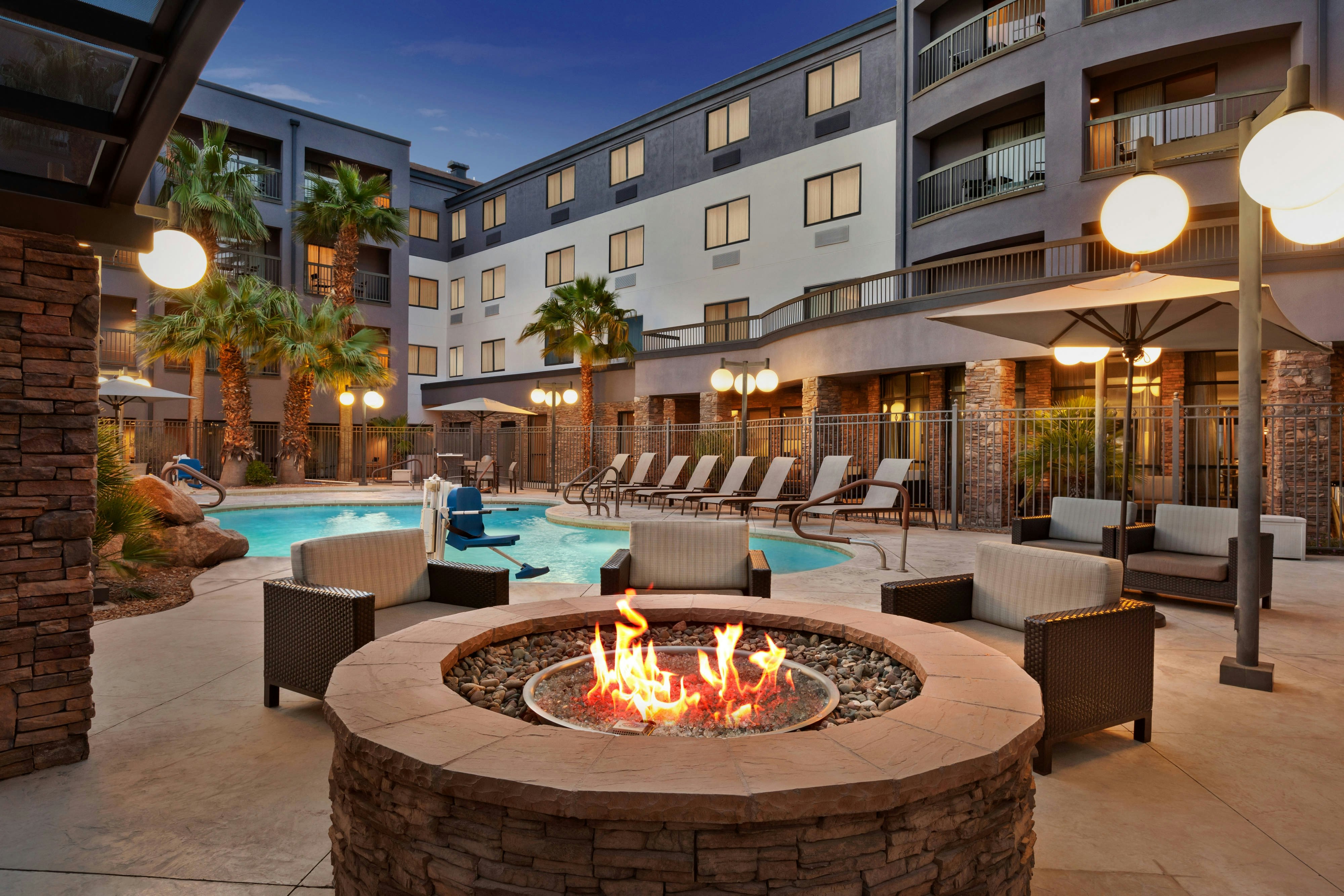 Courtyard Las Vegas South 20/35