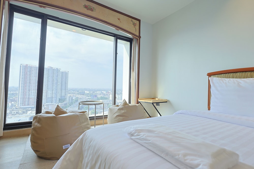 DELUXE, TWIN BEDS