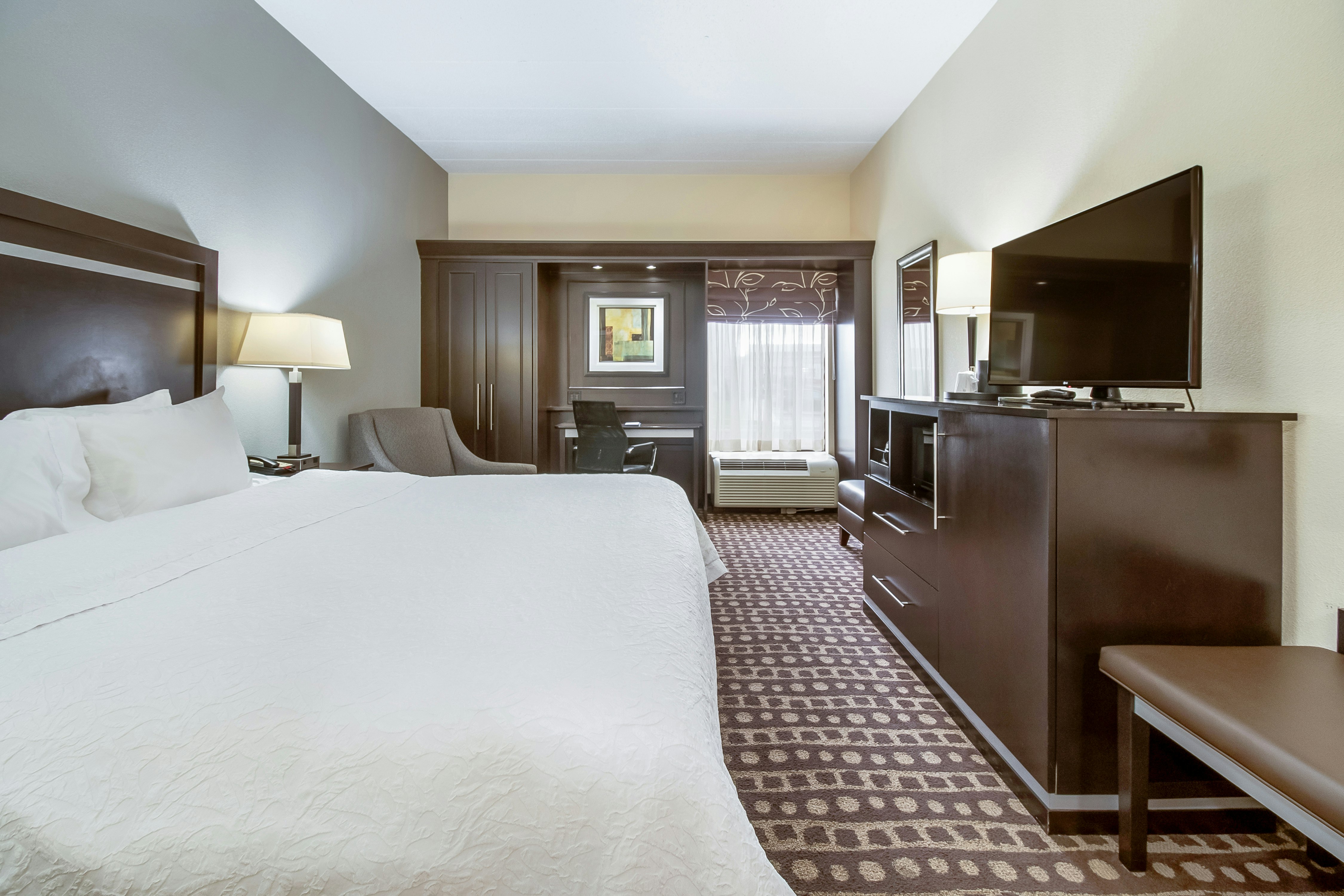 ROOM, KING BED