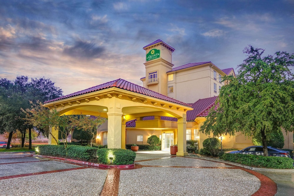 La Quinta Inn Suites Dallas North Central 7/48
