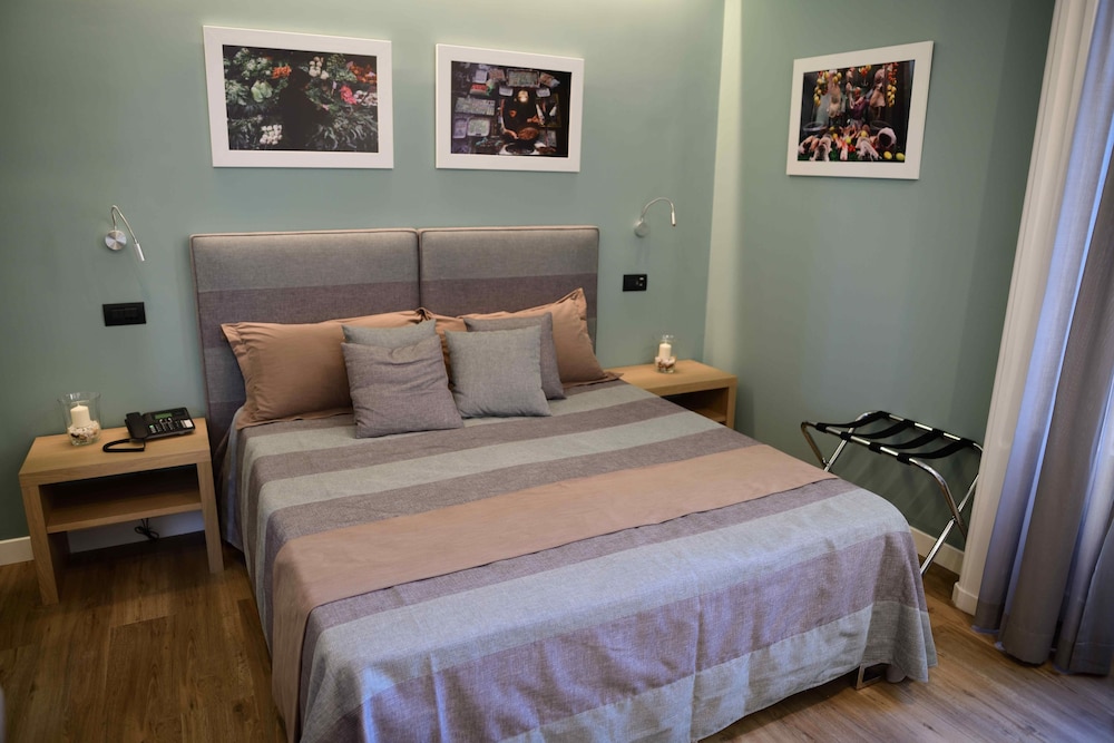 SUPERIOR, SUITE, DOUBLE OR TWIN BED