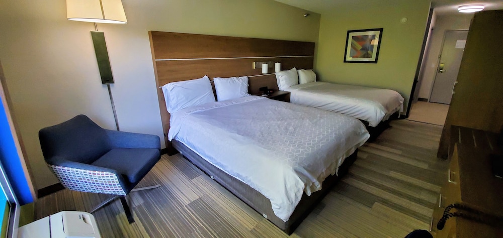 Holiday Inn Express Hotel And Suites Kinston 26/72