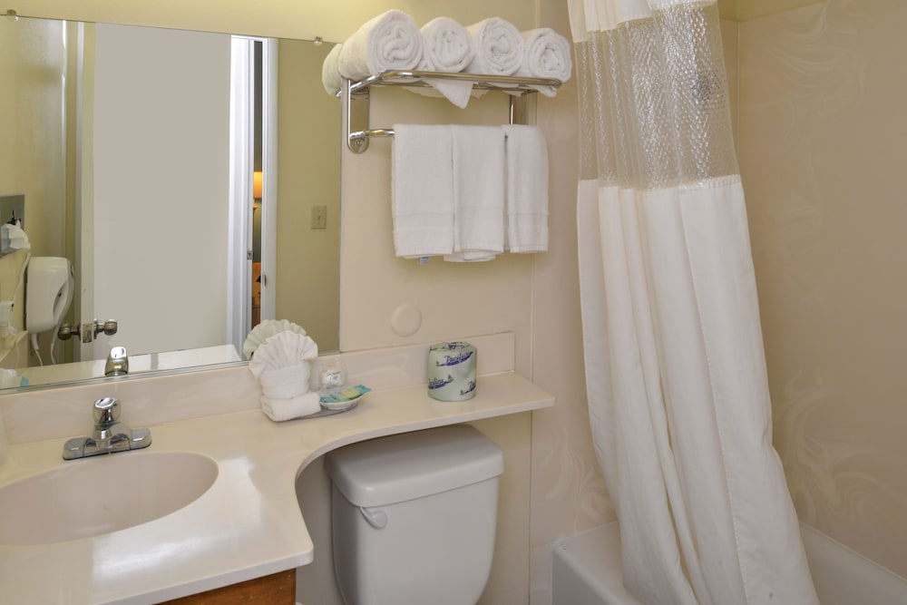Edgewater Inn And Suites 18/76
