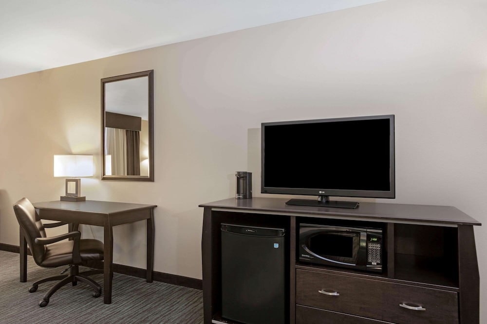 La Quinta Inn Suites By Wyndham Sioux Falls 42/55