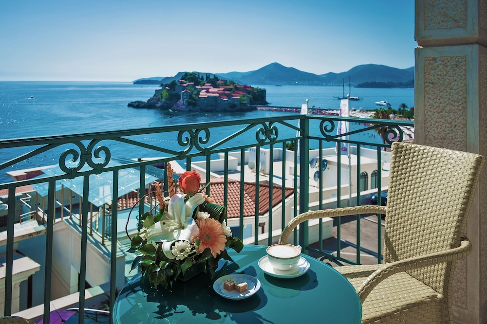 Hotel Azimut 37/50
