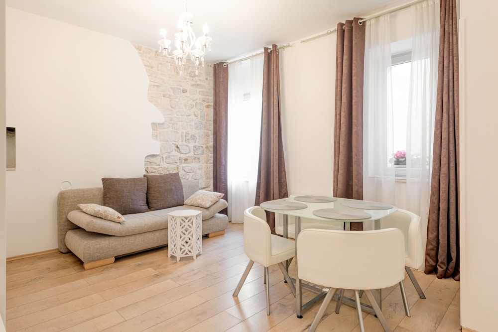 Aurum Templi Suites 41/58