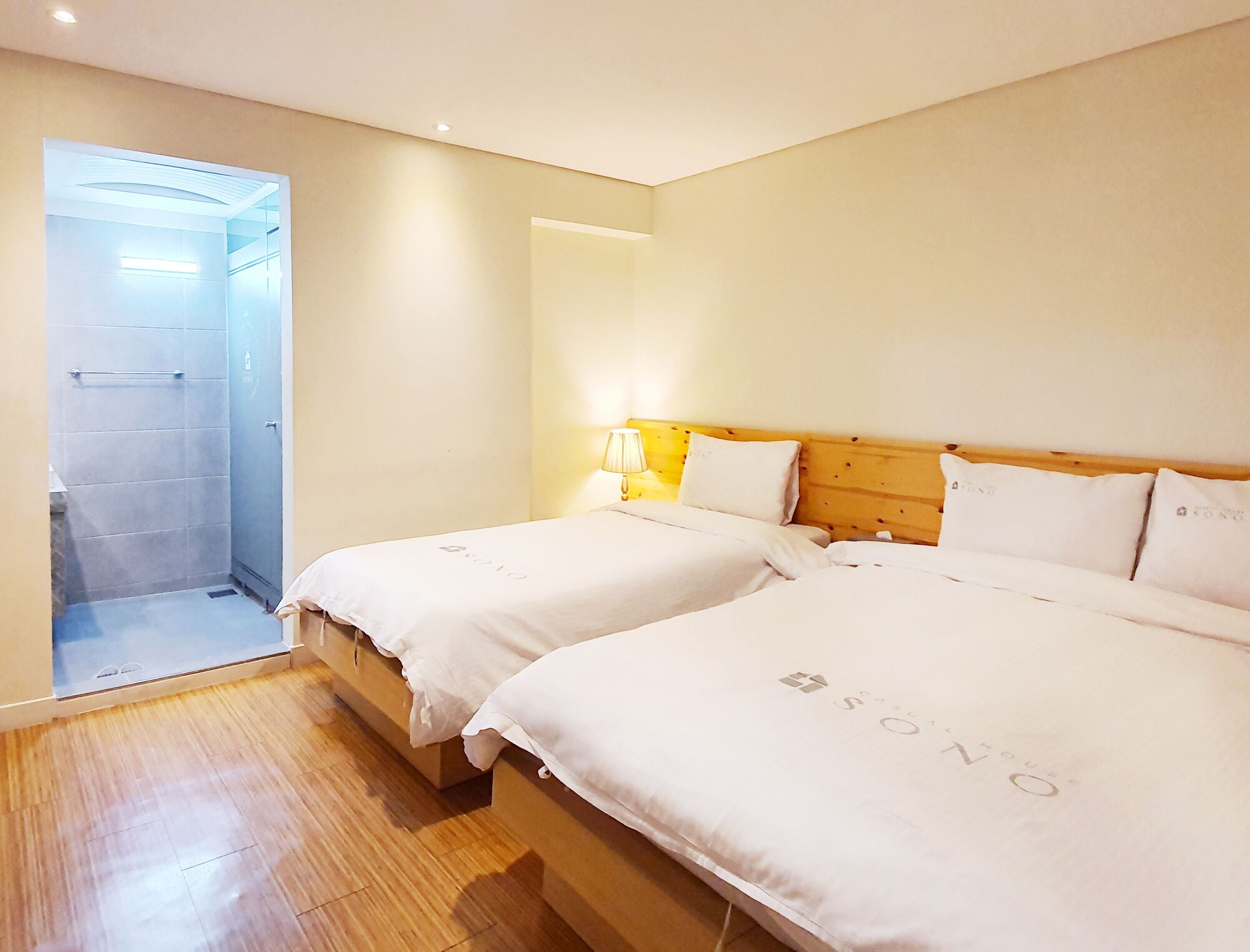 RESIDENCE, SUITE